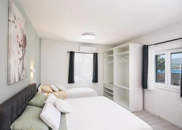 Luxury Hajdi شقة *